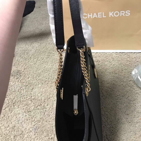 Large Shoulder  Chain Tote - Picture 6 of 7